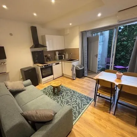 1 Bedroom - Heart Of Old 아파트