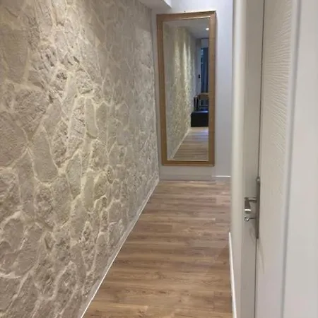 1 Bedroom - Heart Of Old 아파트