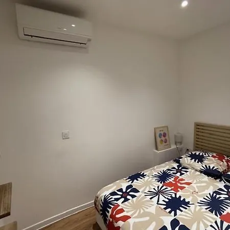 1 Bedroom - Heart Of Old 아파트